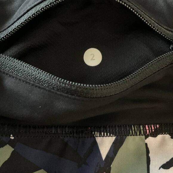 Lululemon 4 Way Stretch Speed Shorts Navy Pink Multicolor Size 2 EUC - Picture 5 of 5